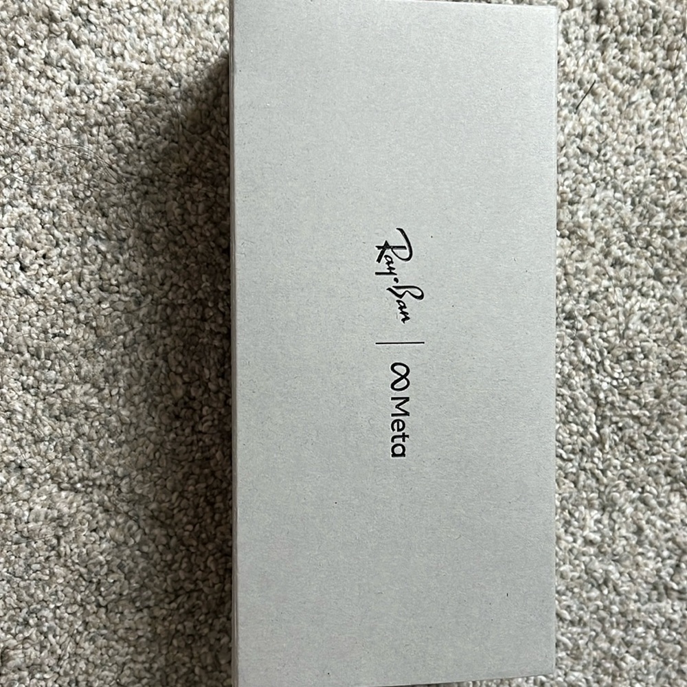 NIB Ray Ban Meta Wayfarer in Shiny black/ Green